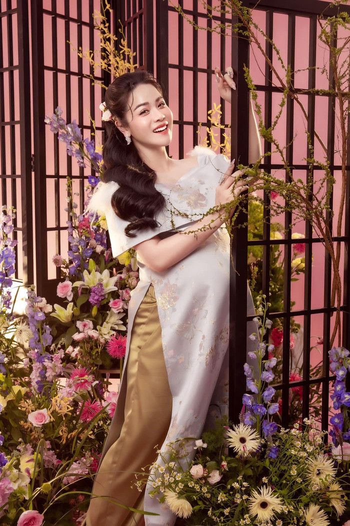 Nhật Kim Anh luôn nở nụ cười rạng rỡ khi lưu lại những khoảnh khắc đáng nhớ trong cuộc sống cá nhân. Ảnh: FBNV