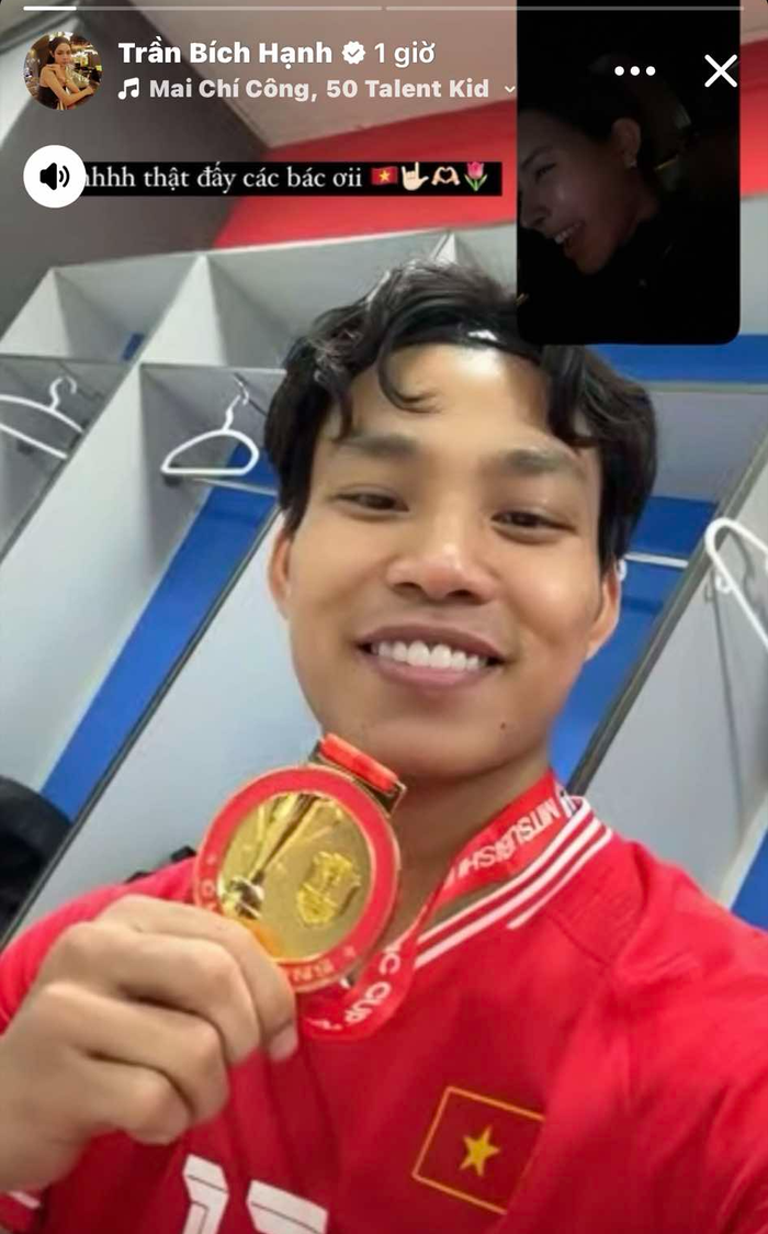 Trước đó, hot girl Bích Hạnh còn khoe hình ảnh gọi video cho Vũ Văn Thanh sau khi khép lại trận chung kết ở mùa giải AFF Cup 2024. (Ảnh chụp màn hình)