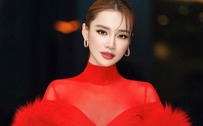 Vẻ đẹp quyến rũ của Nhã Phương khi diện váy xuyên thấu Ảnh 2