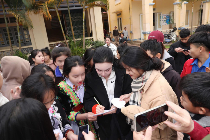 Bất ngờ về ca sĩ Hồ Quỳnh Hương Ảnh 3