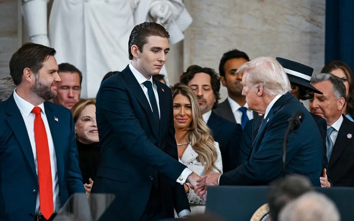 Barron Trump thay đổi trong ngày nhậm chức của cha Ảnh 2