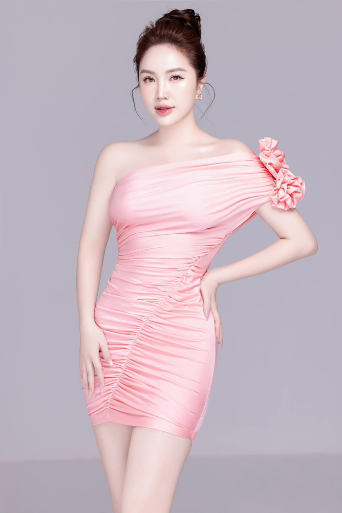 Bảo Thy khuyên các bạn gái hãy yêu thương và bảo vệ bản thân. (Ảnh FBNV)