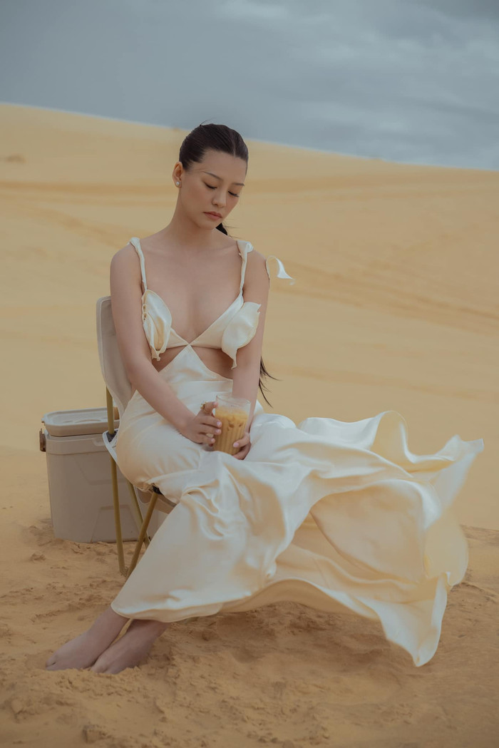 Vóc dáng nóng bỏng của nữ ca sĩ Việt tuổi Tỵ đang hẹn hò với 'đạo diễn trăm tỷ' Ảnh 5