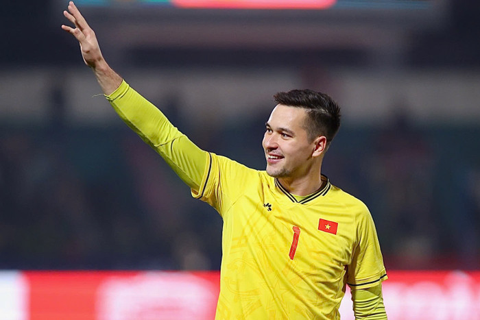 Theo cập nhật của Transfermarkt, thủ môn Nguyễn Filip đang tiếp tục bị rớt giá. Ảnh: Em Lê