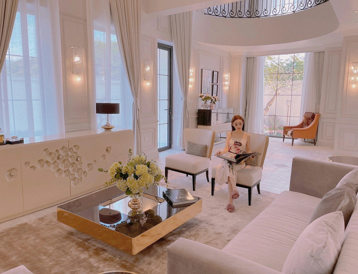 Huyền Baby sống trong cơ ngơi 100 tỷ đồng. (Ảnh FBNV)