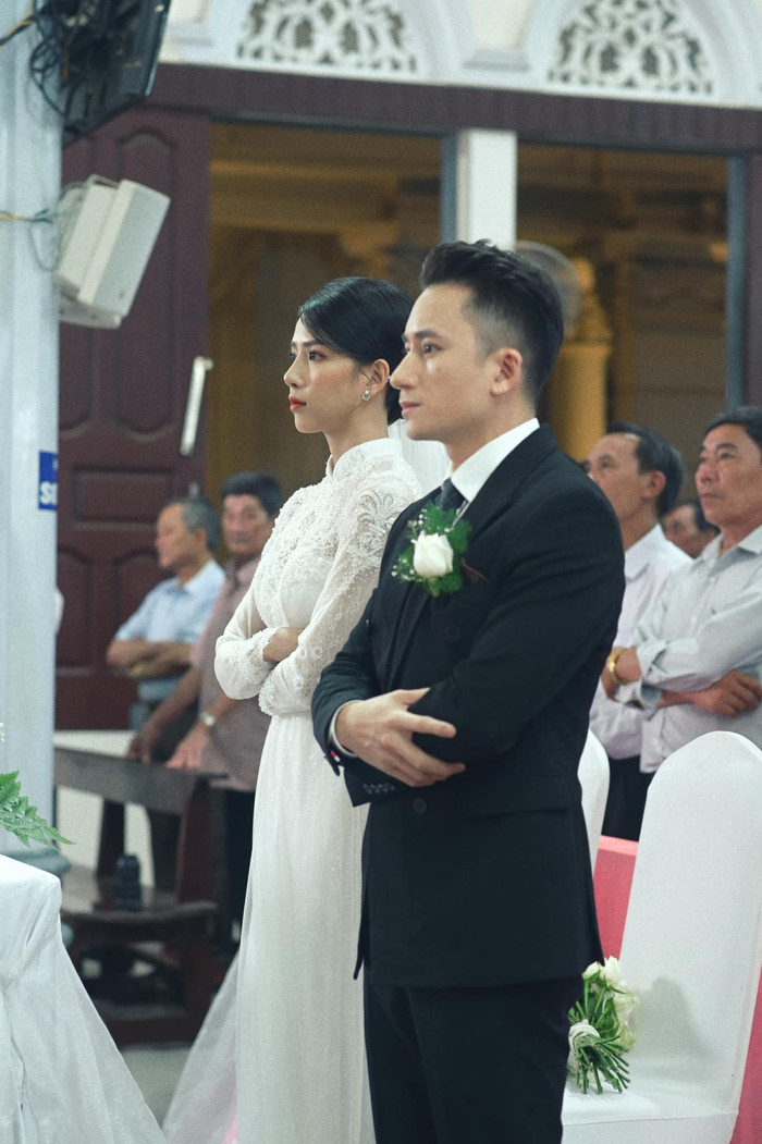 Phan Mạnh Quỳnh và Khánh Vy tổ chức lễ cưới tại nhà thờ ở Nghệ An. (Ảnh: FBNV)