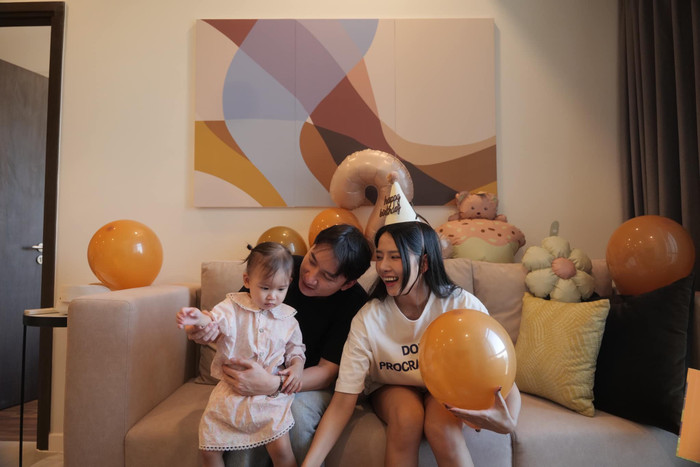 Tổ ấm hạnh phúc của Phan Mạnh Quỳnh và Khánh Vy bên cạnh con gái sau 4 năm về chung nhà. (Ảnh: FBNV)