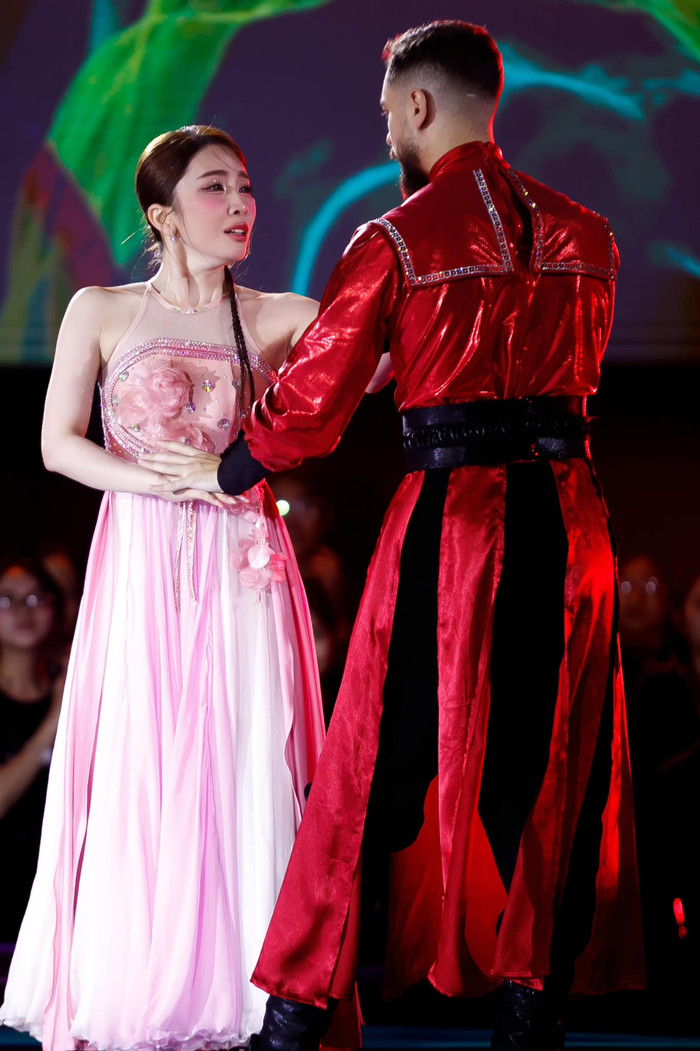 Showbiz 24h: Quỳnh Nga đã có màn thể hiện đầy xuất sắc tại bán kết Bước Nhảy Hoàn Vũ. Ảnh: FBNV
