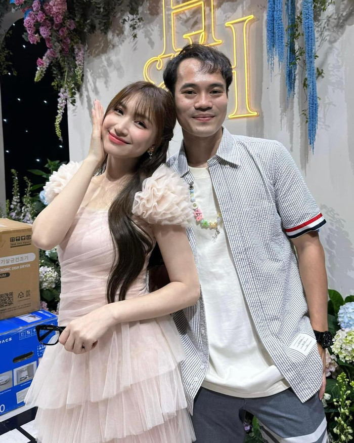 Showbiz 24h: Hoà Minzy khéo léo khi trả lời những câu hỏi liên quan đến Văn Toàn. Ảnh: FBNV