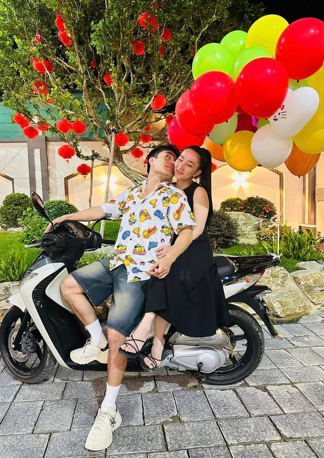 Nam diễn viên và vợ hoàn thành biệt thự sân vườn rộng lớn ở Đồng Nai vào đầu năm 2024. (Ảnh FBNV)