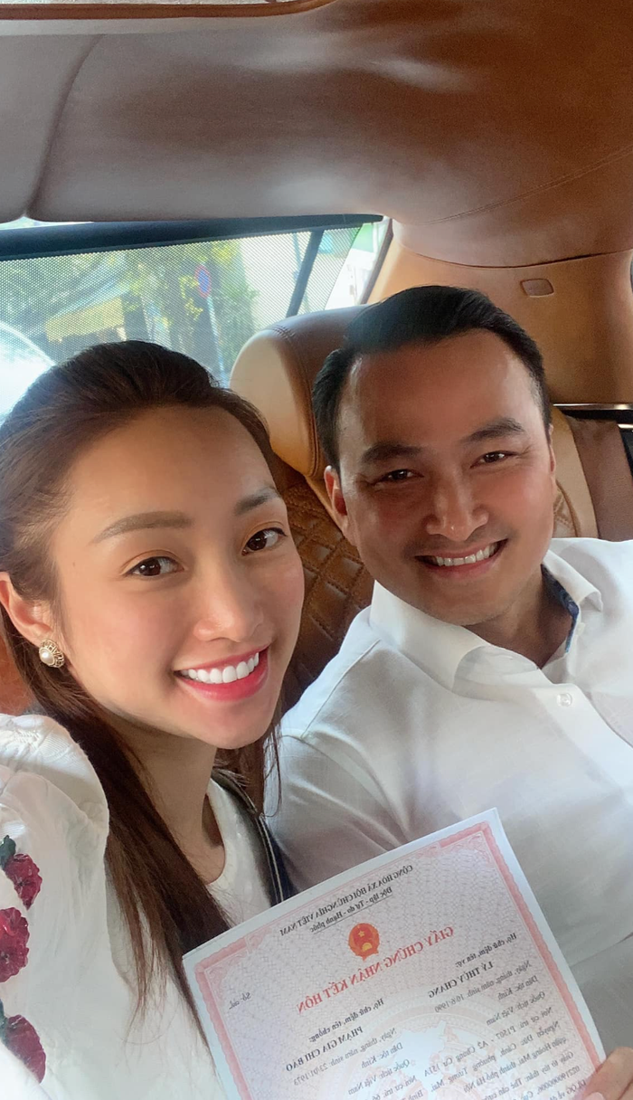 Nam diễn viên đăng kí kết hôn với doanh nhân Lý Thuỳ Chang vào năm 2021. (Ảnh: FBNV)
