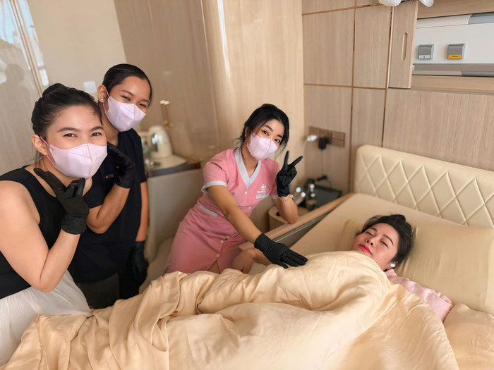 Nhật Kim Anh được chăm sóc chu đáo, cẩn thận trong thời gian nằm viện sau sinh. Ảnh: FBNV