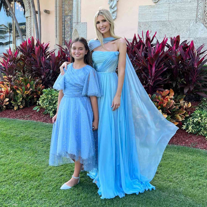 Arabella thường được mô tả là một cô bé thông minh, dễ thương và được nuôi dưỡng trong môi trường rất coi trọng giáo dục và văn hóa. Cháu ngoại ông Trump gây ấn tượng vì khả năng nói tiếng Quan Thoại (tiếng Trung) từ khi còn nhỏ, điều này được Ivanka Trump thường chia sẻ trên mạng xã hội.