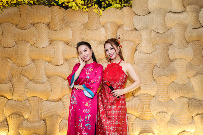 Cặp chị em Cẩm Ly - Minh Tuyết 'đọ sắc' tại sự kiện.