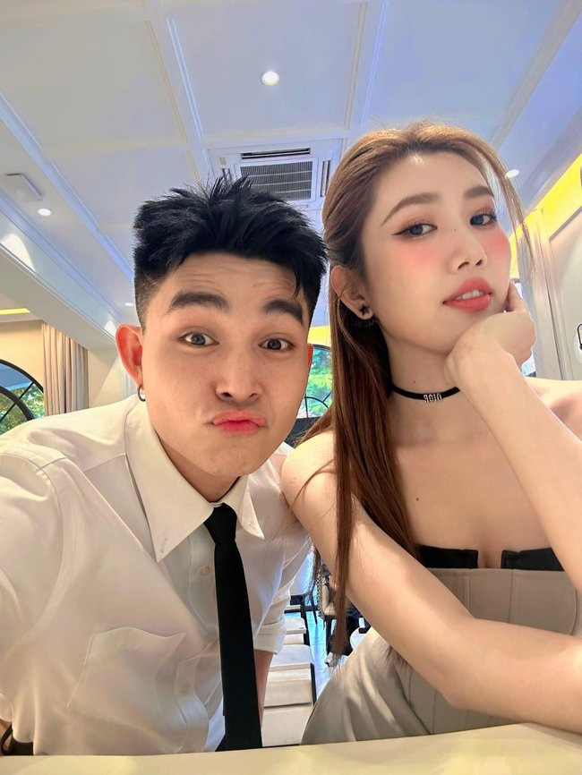 Jun Phạm và Thúy Ngân từng vướng tin đồn hẹn hò. Tuy nhiên, cả hai sau đó cho biết chỉ là đồng nghiệp thân thiết. (Ảnh FBNV)