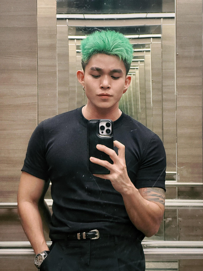 Nam ca sĩ tiết lộ bản thân từng có 50 người yêu. (Ảnh FBNV)