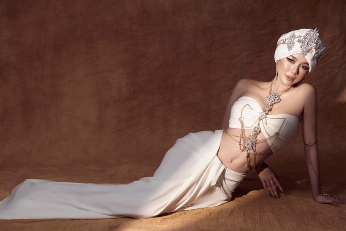 Sắc vóc nóng bỏng của Hoàng Kim Ngọc ngoài đời thực gây sốt. 