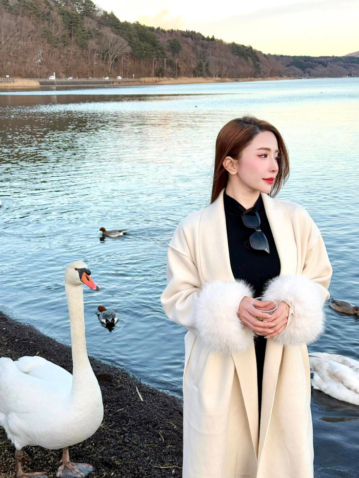 Quỳnh Nga được nhiều khán giả nhận xét có nhan sắc trẻ trung, cuốn hút. (Ảnh FBNV)