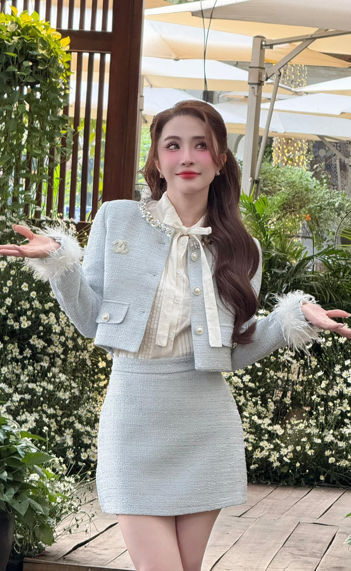 Nữ diễn viên có phong cách thời trang đa dạng, lúc thanh lịch nữ tính, khi quyến rũ, gợi cảm. (Ảnh FBNV)