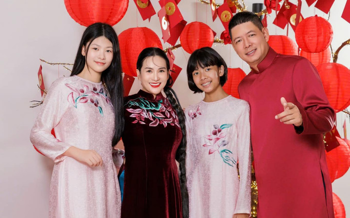 Gia đình Bình Minh lên đồ đón Tết, nhan sắc 2 ái nữ chiếm spotlight Ảnh 2