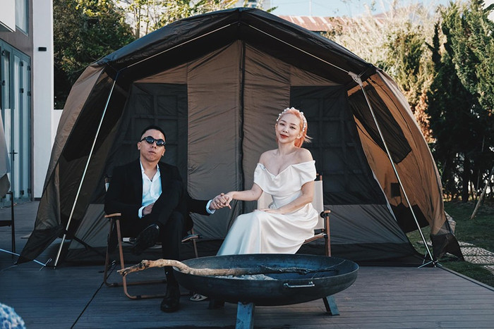 Tóc Tiên và Hoàng Touliver có hôn nhân viên mãn. (Ảnh FBNV)