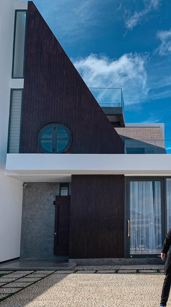 Căn biệt thự trị giá 10 tỷ đồng của vợ chồng Tóc Tiên - Hoàng Touliver ở Đà Lạt. (Ảnh NVCC)