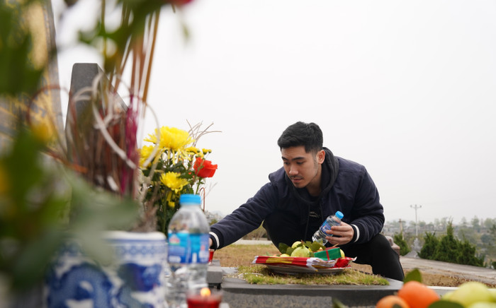 Người dân Thủ đô 'đội rét' đi tảo mộ cuối năm Ảnh 2