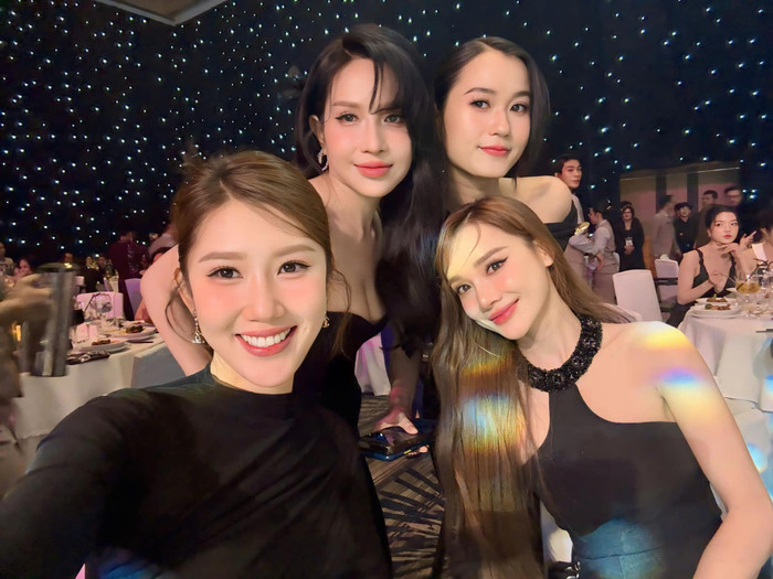 Nhã Phương có mối quan hệ tốt đẹp với nhiều nghệ sĩ đình đám. Ảnh: FBNV