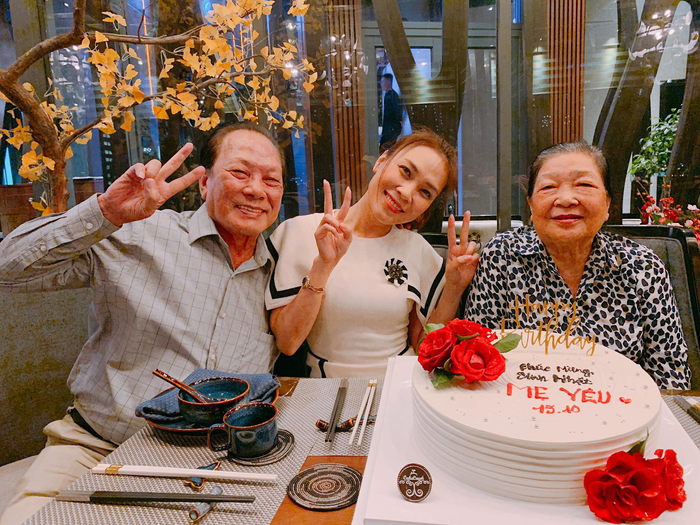 Mỹ Tâm không chỉ nổi tiếng, được khán giả yêu thương nhờ tài năng âm nhạc mà còn là một người con vô cùng hiếu thảo với gia đình và bố mẹ. 