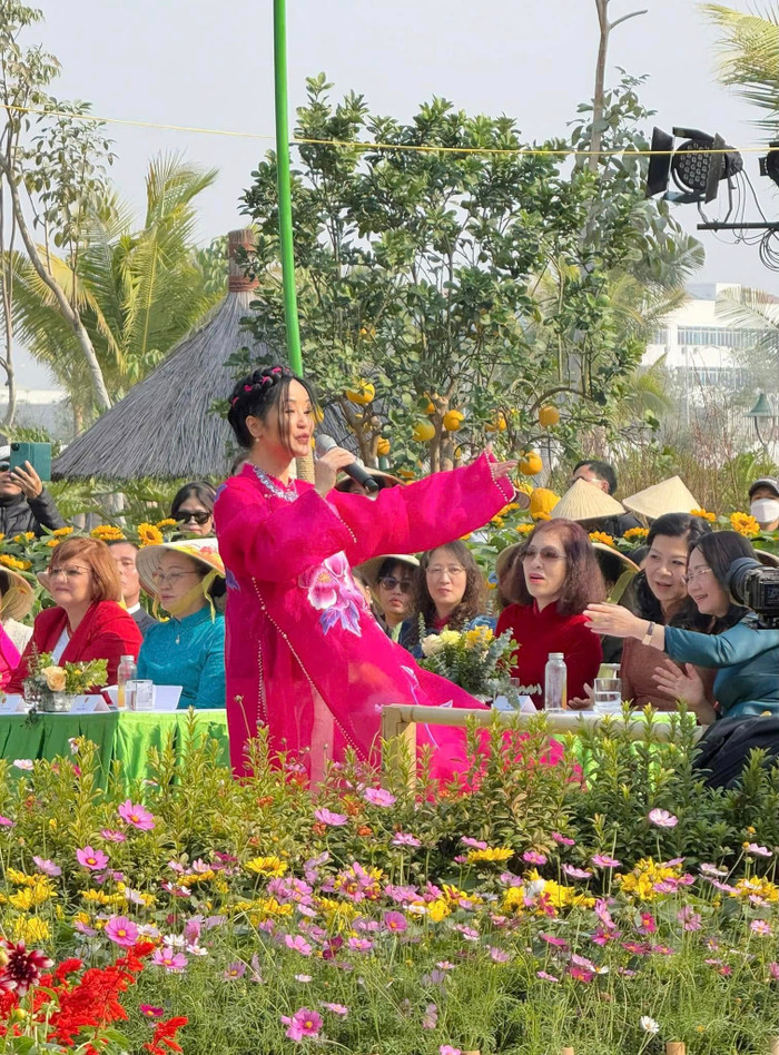 Hồng Nhung mới đi biểu diễn cách đây vài ngày trước khi nhập viện. Ảnh: FBNV