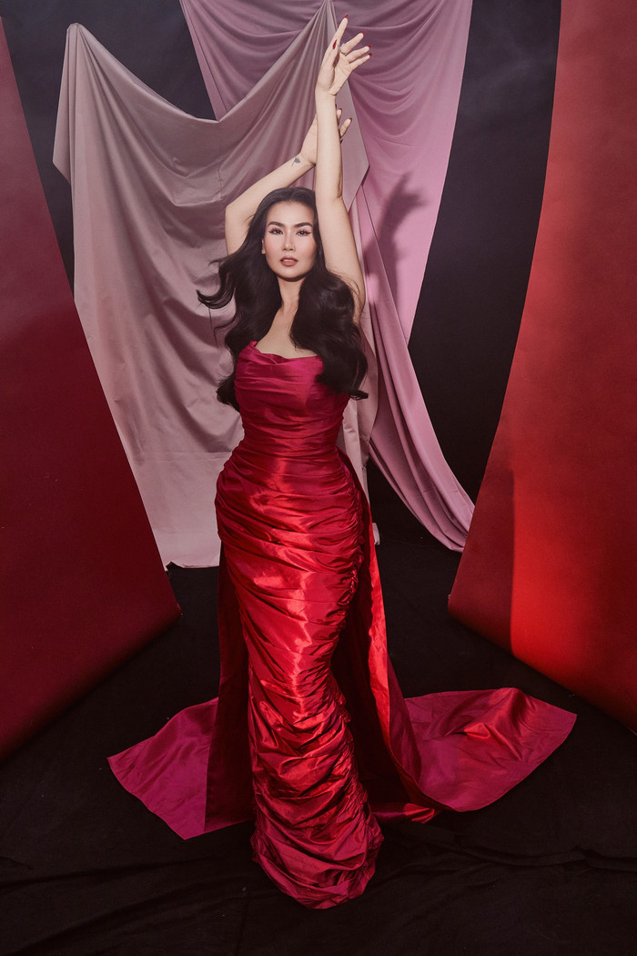 Nữ ca sĩ được ông xã ủng hộ theo đuổi nghệ thuật. Ảnh: FBNV