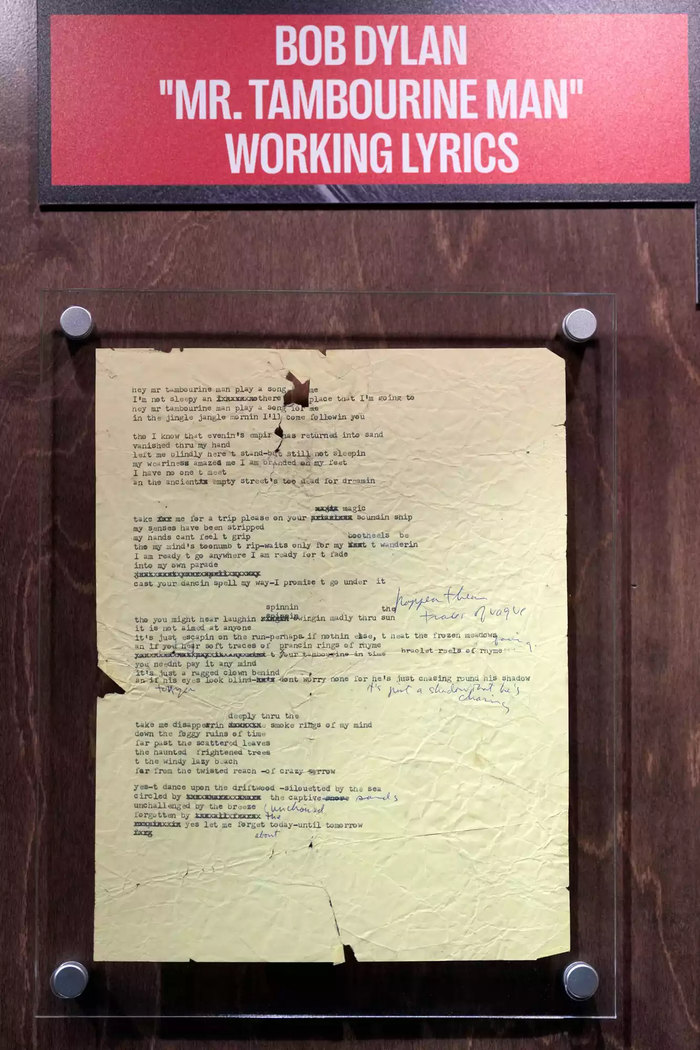Hai tờ giấy suýt bị cha vứt đi, con trai tìm lại rồi bán với giá hơn 10 tỷ đồng Ảnh 2