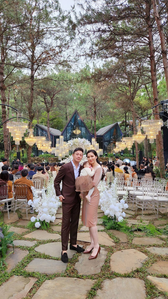 MC Anh Tuấn và vợ con.