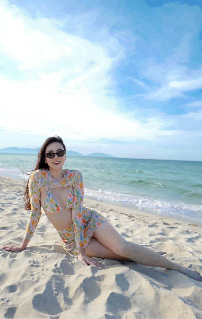 Vóc dáng nóng bỏng, nuột nà của MC Mai Ngọc trước khi mang thai con đầu lòng. (Ảnh: FBNV)