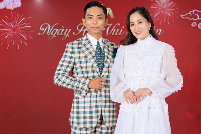 Khánh Thi - Phan Hiển được nhận xét cặp đôi vàng trong làng Vbiz. Ảnh: FBNV