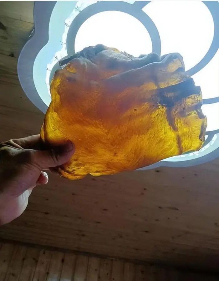 Dọn thùng gạo cũ trong nhà, người đàn ông sửng sốt phát hiện thứ bị chôn vùi bên dưới Ảnh 2