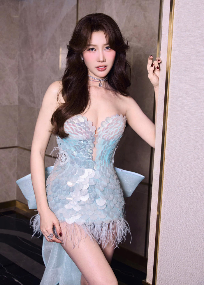 Thúy Ngân khoe vẻ đẹp căng tràn tại sự kiện mới - FBNV.