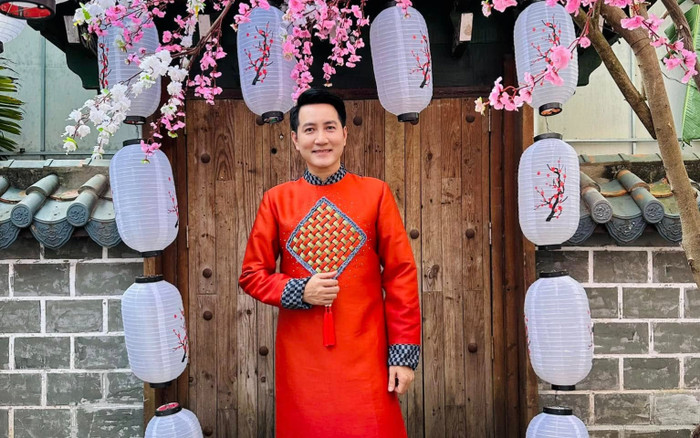 Nam ca sĩ tuổi Tỵ nổi tiếng Vbiz sống trong biệt thự 3000m2, U50 vẫn 'nợ mẹ một nàng dâu' Ảnh 2