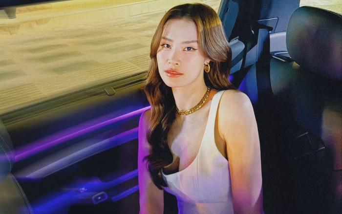 Đông Nhi 'hú hồn' khi nhận một món đồ từ người hâm mộ Ảnh 2