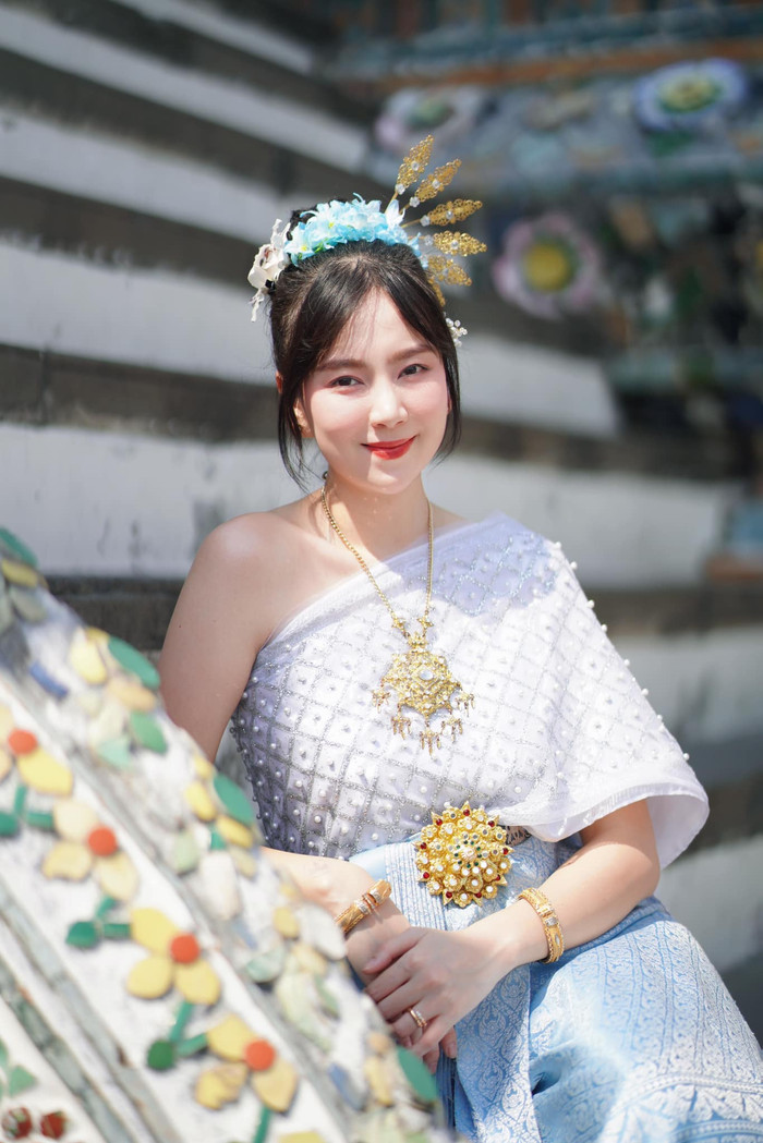 MC Mai Ngọc luôn chọn những bộ đồ kín đáo. Ảnh: FBNV