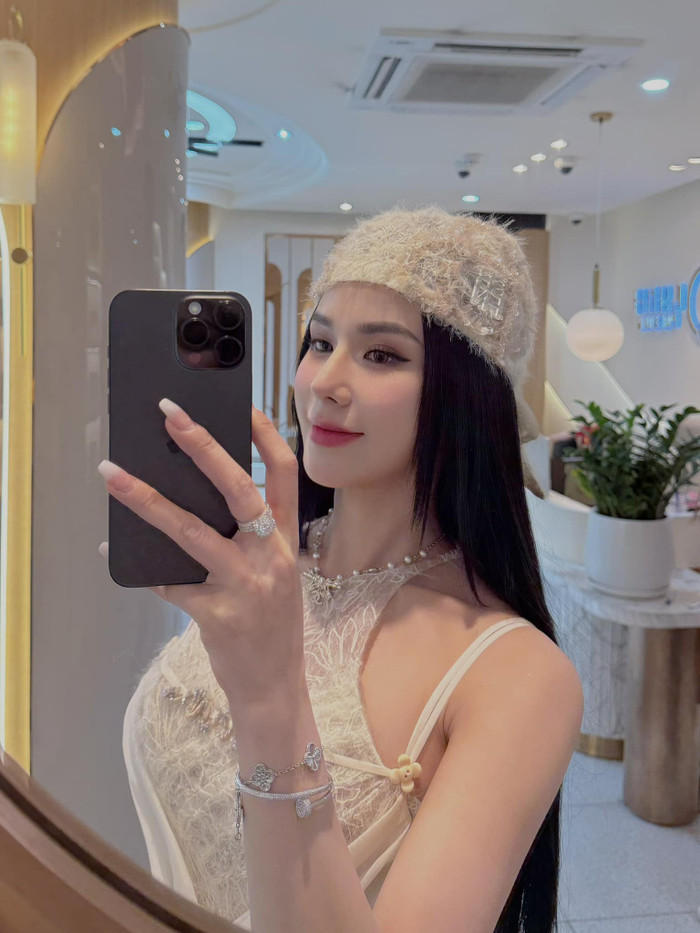 Diệp Lâm Anh đang viên mãn trong tình yêu. (Ảnh FBNV)