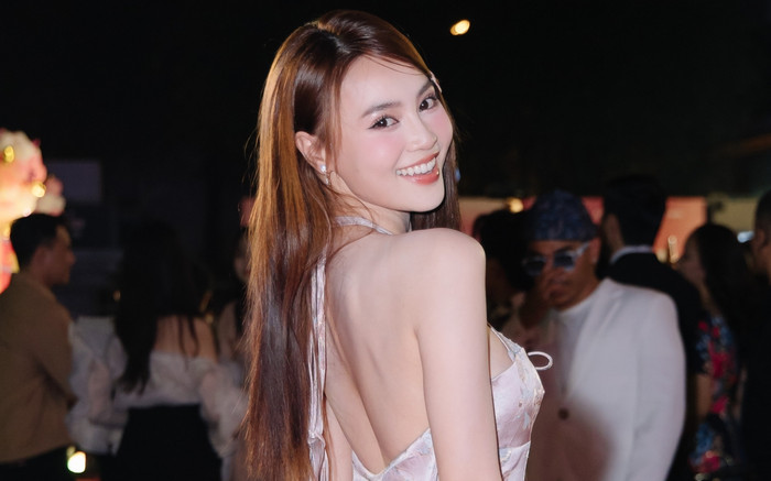 Ninh Dương Lan Ngọc diện áo khoét sâu, sánh đôi cùng trai đẹp Ảnh 2