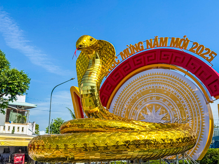 Linh vật rắn đầy sống động của Bạc Liêu