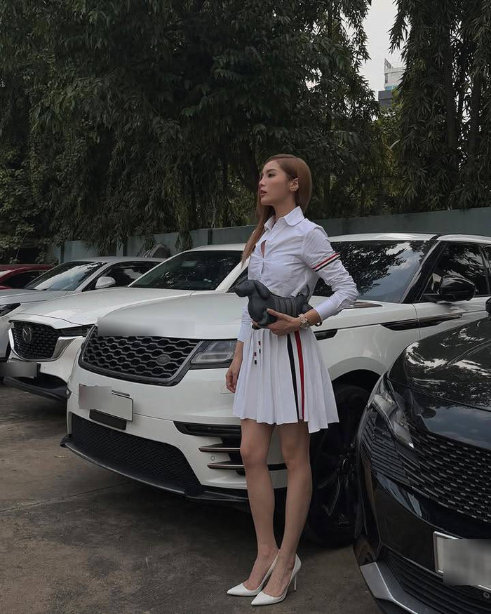 Bản phối thời trang của Hoa hậu Kỳ Duyên giúp cô tôn lên những ưu điểm vượt trội về hình thể. (Ảnh: FBNV)