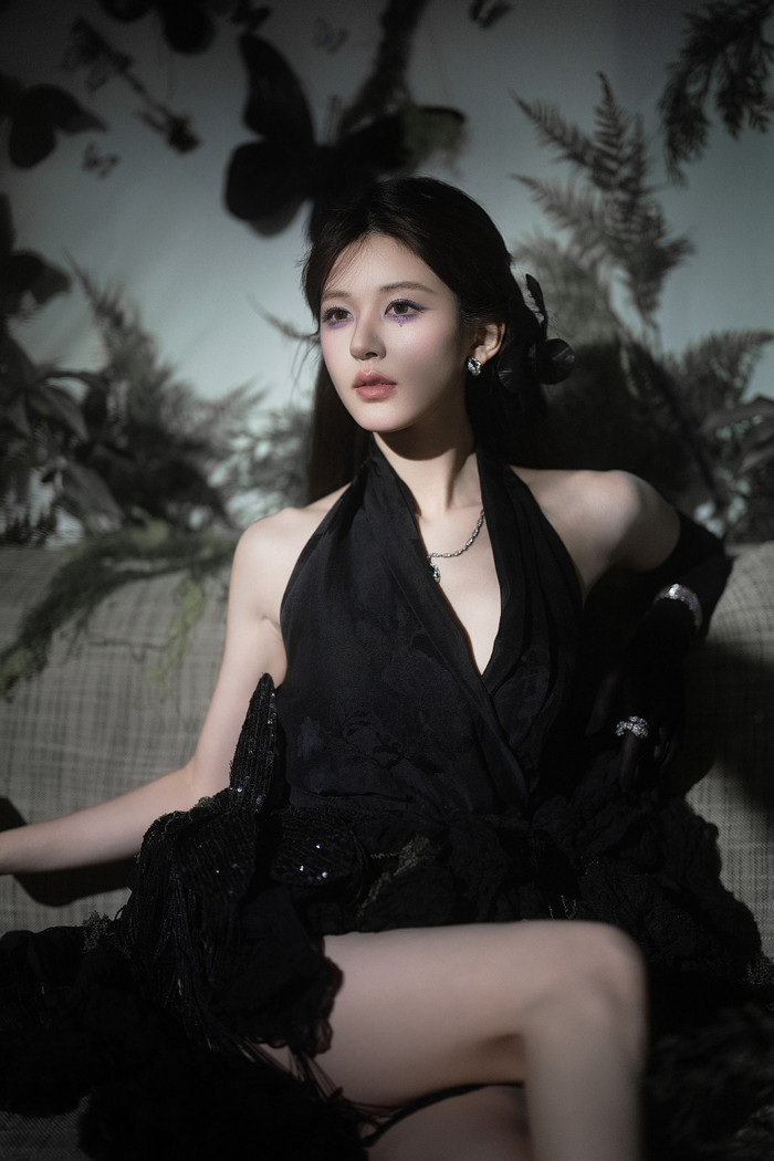 Triệu Lộ Tư tụt dốc vì 2 phim thất bại.