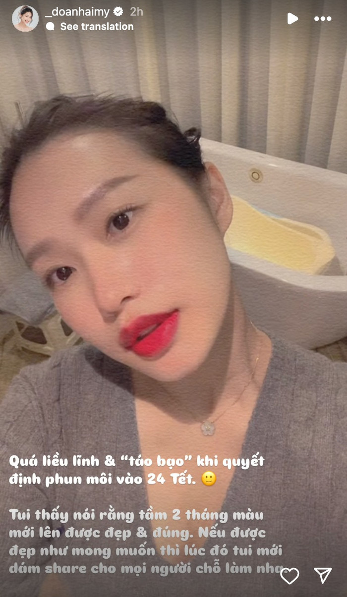 Doãn Hải My liều lĩnh quyết định phun môi vào ngày 24 Tết, nếu như không bong màu môi kịp. Đôi môi của cô sẽ luôn 'đỏ chóe' gây mất thẩm mỹ suốt những ngày sắp tới.