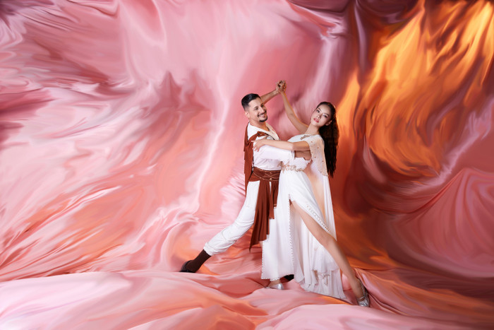 Kết thúc phần thi, giám khảo Trần Ly Ly cho 9.5 điểm, giám khảo Chí Anh cho 10 điểm, giám khảo Khánh Thi cho 9.5 điểm, giám khảo Đoan Trang cho 10 điểm và giám khảo Phan Hiển là 9.5 điểm.