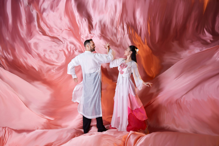 Kết thúc phần thi, giám khảo Trần Ly Ly cho 9 điểm, giám khảo Chí Anh cho 10 điểm, giám khảo Khánh Thi cho 9 điểm, giám khảo Đoan Trang cho 10 điểm và giám khảo Phan Hiển là 9 điểm.