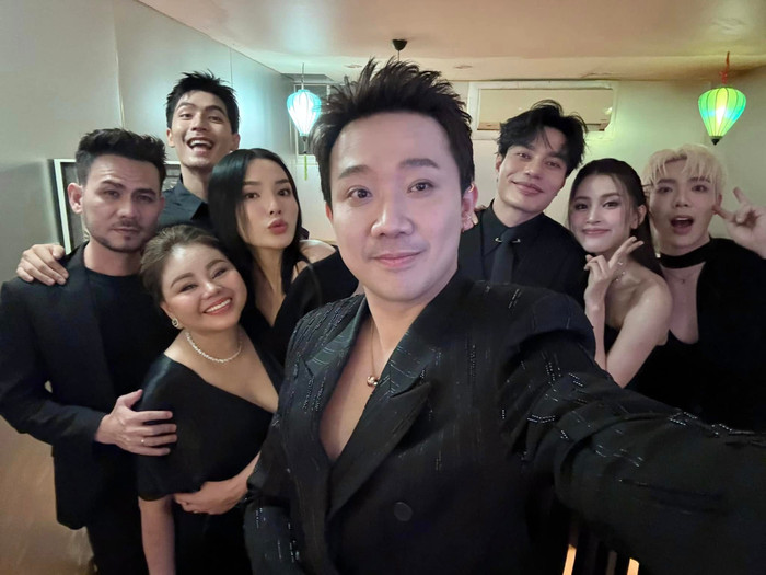 Trấn Thành và dàn cast Bộ Tứ Báo Thủ.