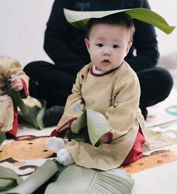 Các nhóc tỳ với biểu cảm đáng yêu, đốn tim dân mạng. (Ảnh FBNV)